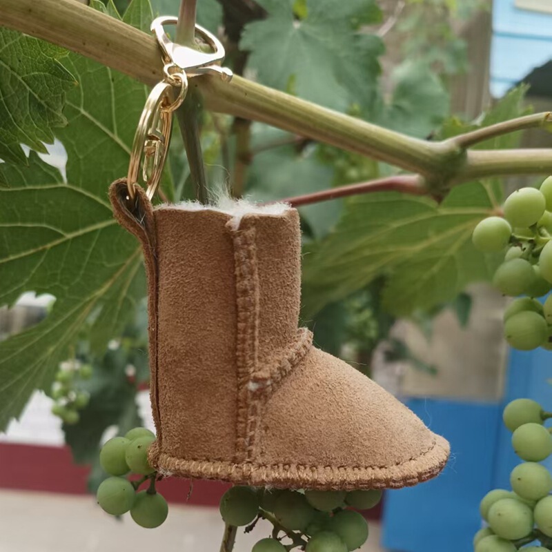 New Mini Snow Boot Keychain, Plush Cute Little Shoe Bag Pendant, Fashionable Accessory, Handmade Pendant