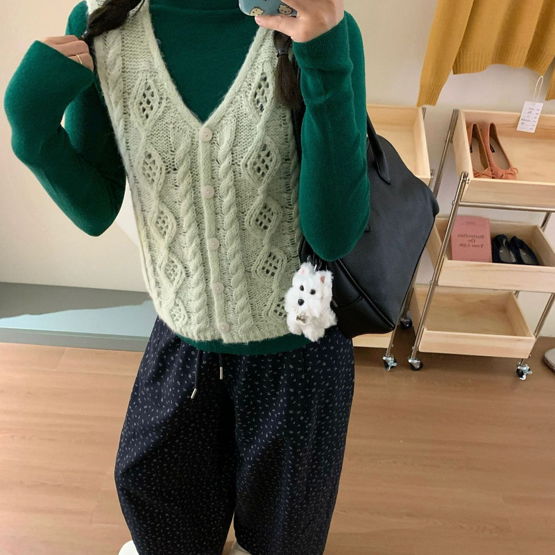 2025 New Autum Ins Shoulder Knitted Cut Out Layered Sleeveless Outer Vest Top Containing 13 Wool