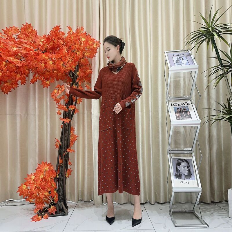A044 Carmine Jacquard with Silk Scarf Design Elegant Autumn and Winter Accessible Luxury Knitted Dress Fashionable Fuyueyueyang