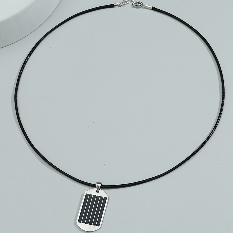 Stainless Steel Striped Square Necklace Wholesale Nihaojewelry display picture 4