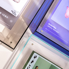 Stylish Acrylic Magnetic Photo Frame with DIY Wall Mount, Transparent Klein Blue 7-inch Photo Frame for Wholesale