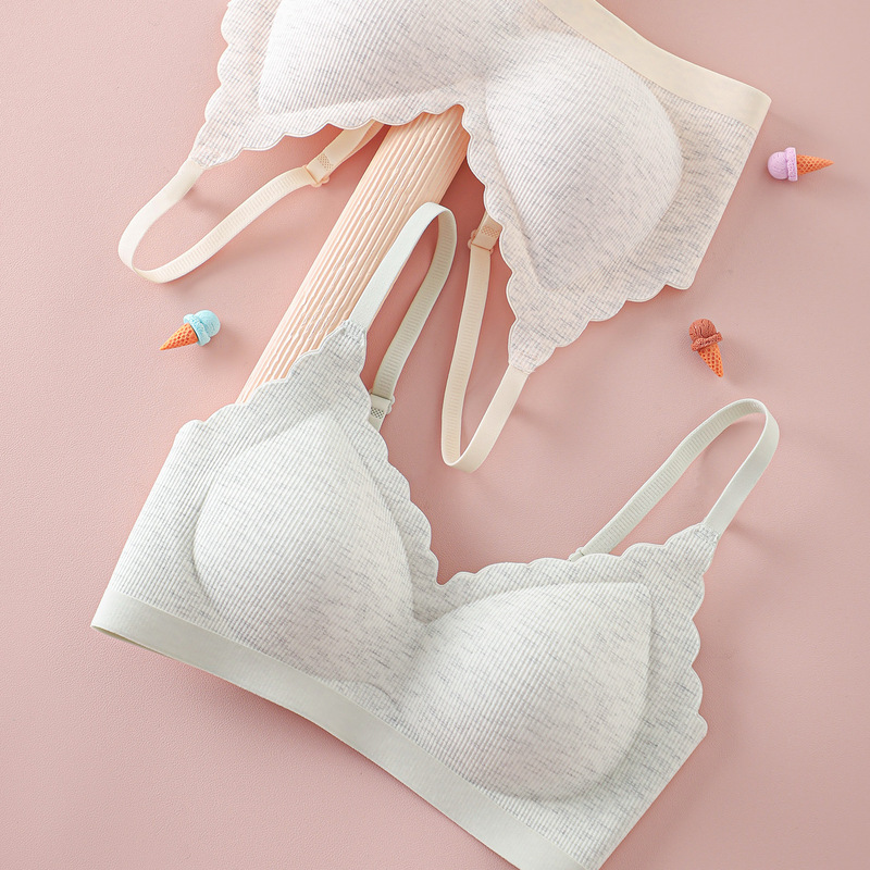 【0.5cm Thin Cup】Soft and girlish! No underwire seamless bra for students with side support and gathering effect 【0.5cm Thin Cup】Soft and girlish! No underwire seamless bra for students with side support and gathering effect