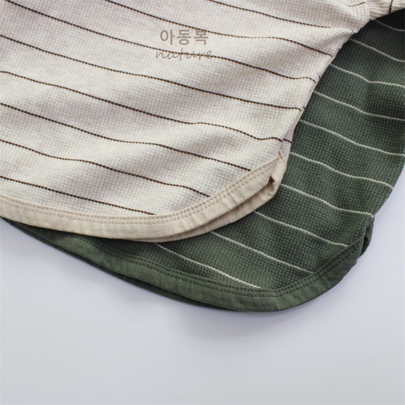 Camiseta de primavera para niños Camiseta de cuello redondo con botón abierto de estilo coreano