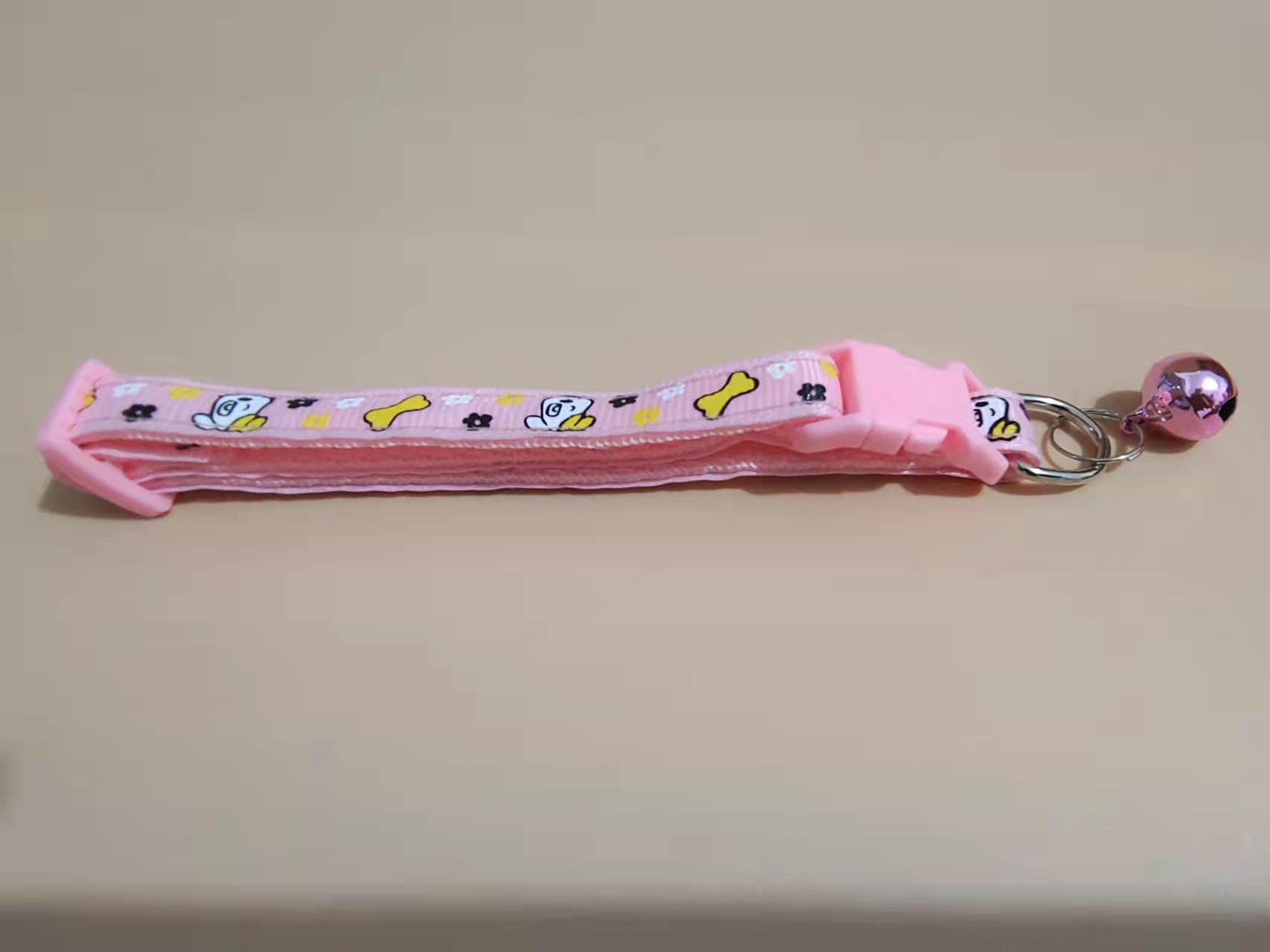 Pei Pei 1.0 huesos perros cabeza flores mascotas perros gatos collar collar campanas gatos artículos de mascotas al por mayor