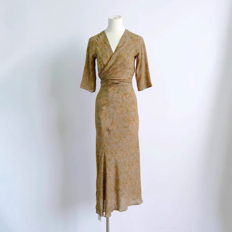 Spanish-Style Light Luxury, New Spring/Summer V-Neck Wrap-Style Printed Rayon Mid-Length Dress with Mother-Of-Pearl Buttons