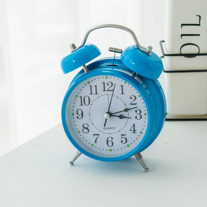 Fabricantes al por mayor de 4 pulgadas de metal digital silencioso reloj de despertador de mesa adornos multicolores reloj de cara