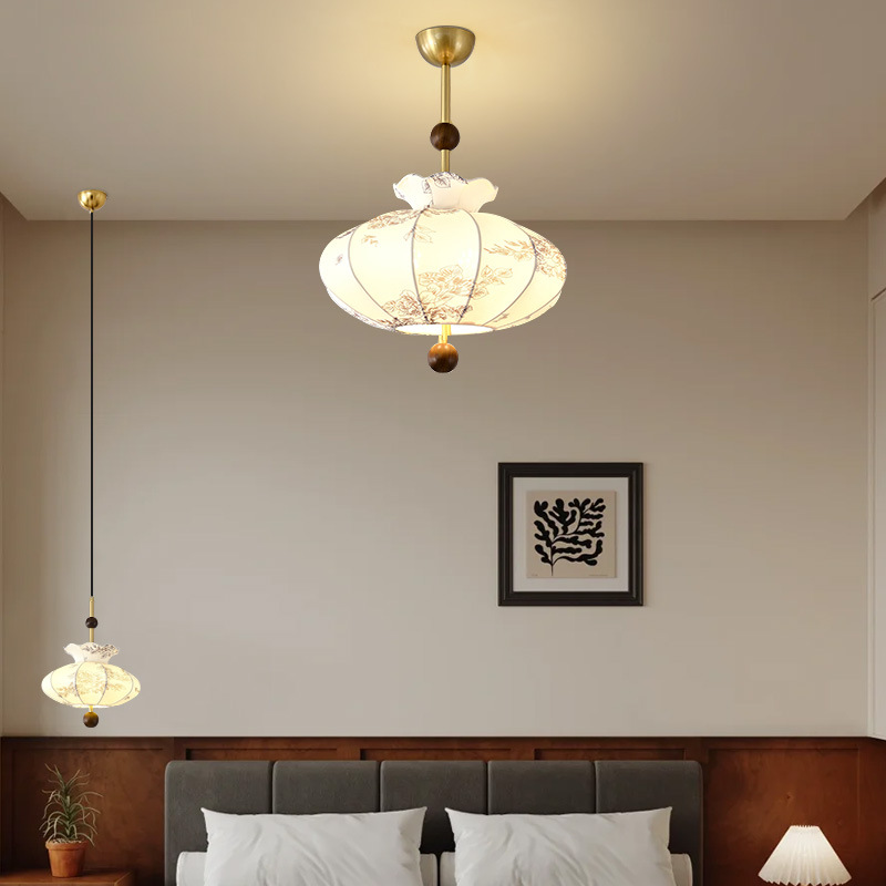 Araña de dormitorio retro de estilo francés, patrón de tela, restaurante medieval, madera maciza Nanyang, viento silencioso, luz principal de la habitación cálida