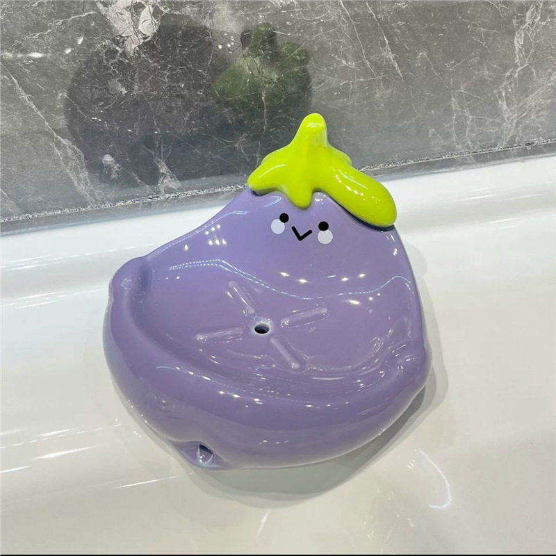 かわいいアヒルの石鹸箱は浴室の洗面台の石鹸箱に水が溜まっていません。|undefined