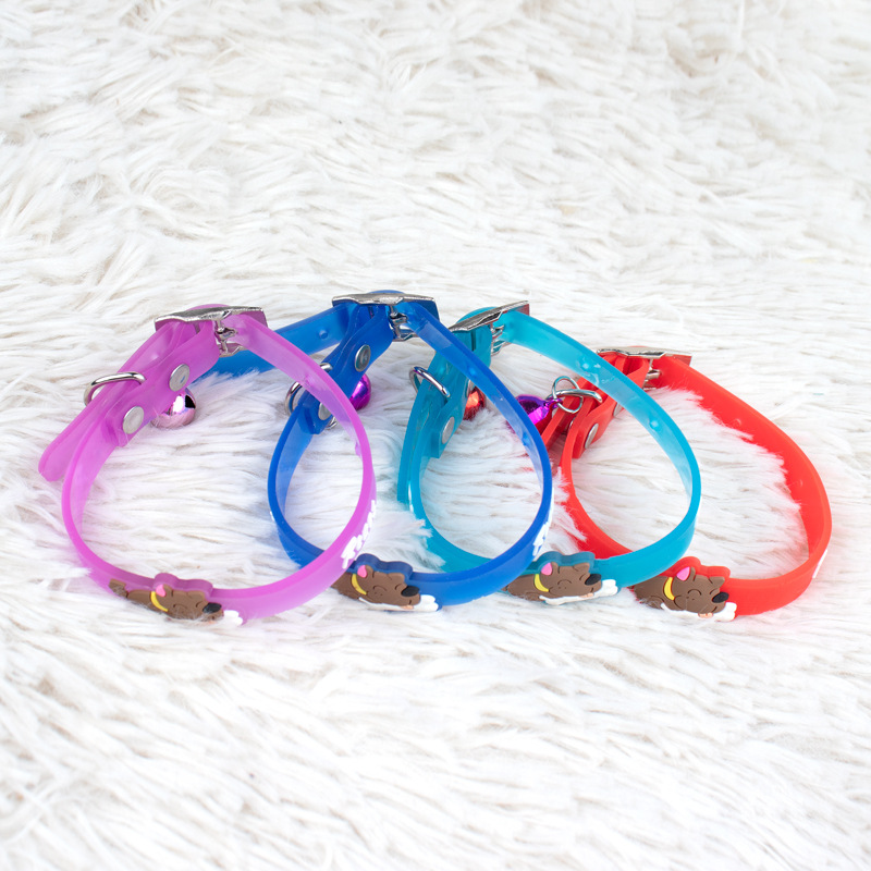 Collar de campana para mascotas collar de goma de color sólido para gatos collar de perros lindos collar para mascotas al por mayor