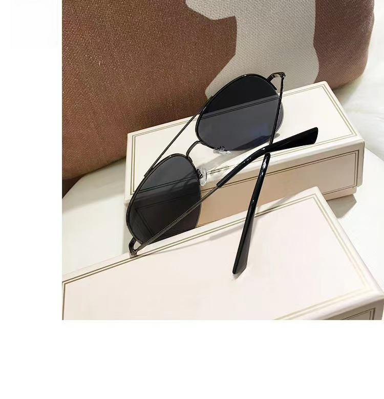 Nei super cool Fuersonnebrëller Männer Gradientfaarf Metall Hallefrahmen Sonnebrëller Fëscherei Wild UV-Schutz Sonnebrëller_voghion.com