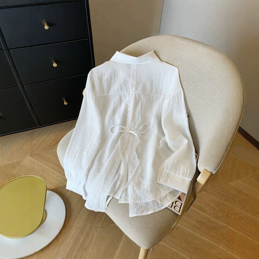 Áo sơ mi chống nắng nữ dáng rộng tay dài xẻ lưng — màu xanh nhạt chi tiết 3