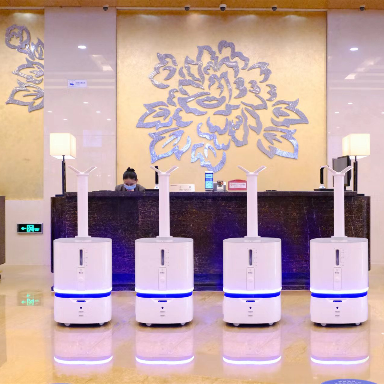 雾化紫外线等离子消毒机器人 医院机器人 移动自动喷雾杀毒机器人