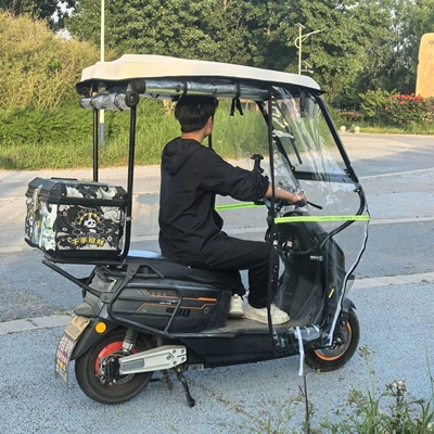 Avtomobil yan çətirləri, Fully enclosed scooter canopy