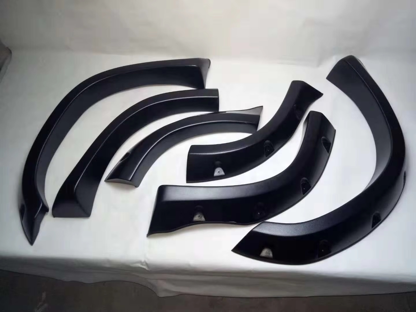 Suitable for Mitsubishi Pajero V31 Black King Kong widened fender flares ABS off-road modified mudguard 4X4 widened fender flares