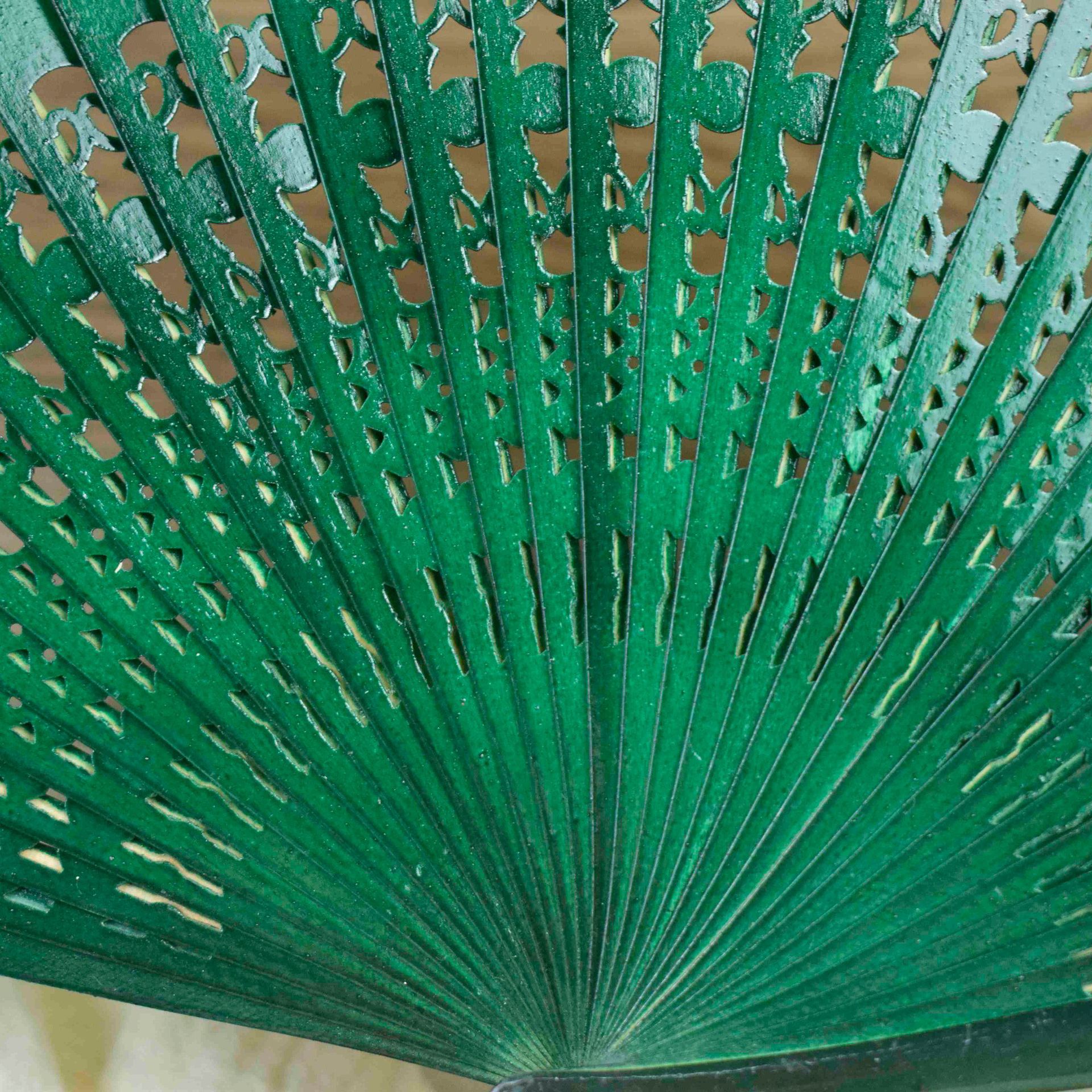 Exquisita tela de seda de borde estampado de alta calidad pintada a mano ventilador de madera español ventilador de regalo hueco ventilador de madera brillante