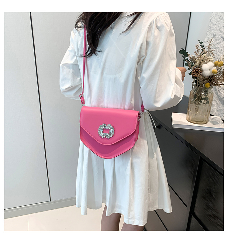 Borsa a tracolla singola con tracolla a triangolo alla moda alla moda 2024, nuova borsa da donna versatile con diamanti color caramella_voghion.com