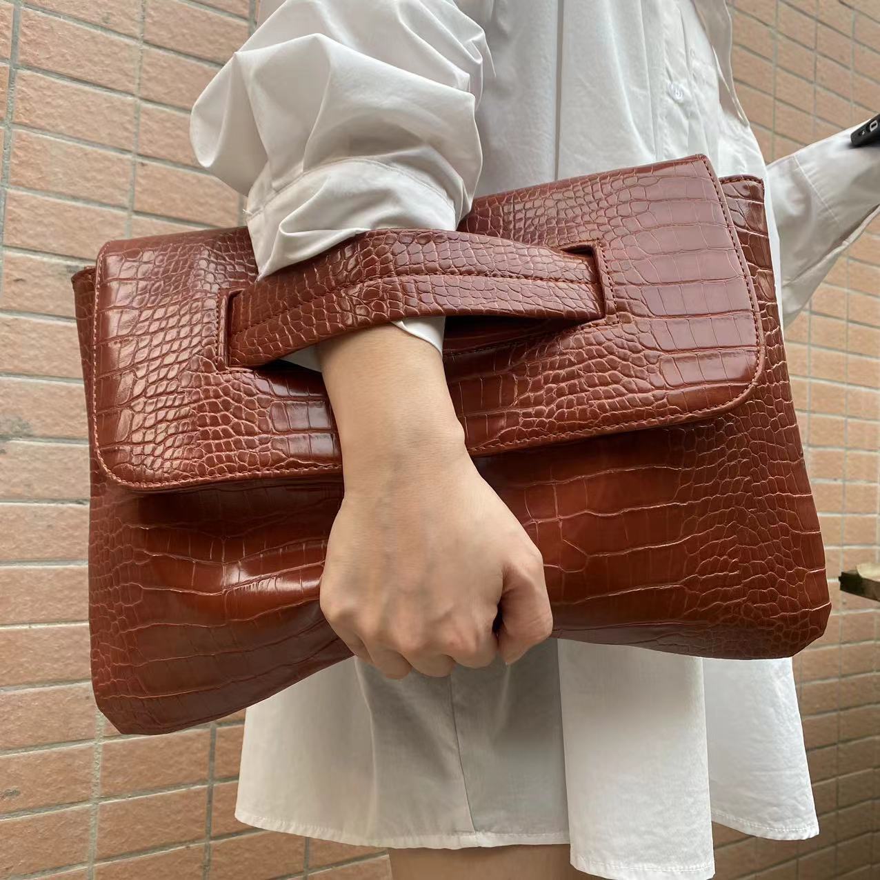 337g Weight Polyester Lining Material Flip Cover Closure Type Single Shoulder Strap Strap Type Envelope Bag Bags Type Casual, Daily, Shopping Occasion Pu Leather Material Solid Color Pattern All Seasons Season Women's Gender Elegant, Streetwear Style Square Shape Large Size Women's Large Pu Leather Solid Color Elegant Streetwear Square Flip Cover Envelope Bag 3