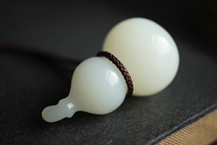 High-quality Hetian Jade Suede Jade Fulu Gourd Pendant Handmade Whole Carved Stereo Gourd Body Full
