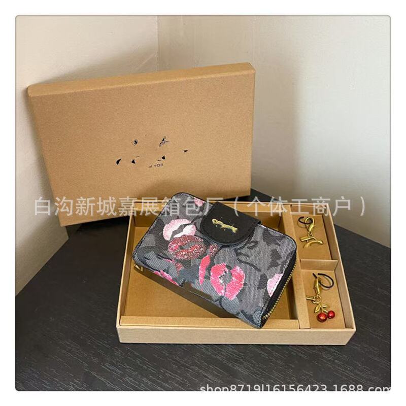 外贸女包2025新款钱包套装时尚个性零钱包流行字母小方包手拿包潮|undefined
