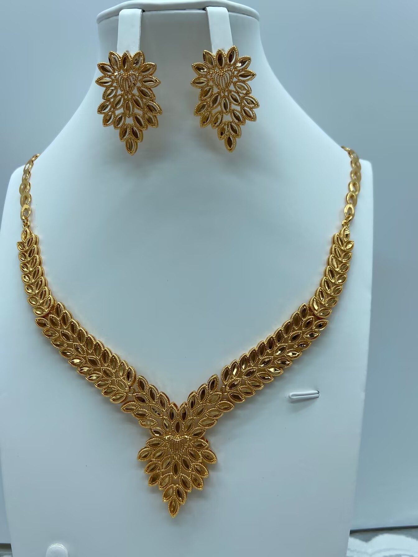 Transfronterizos de moda retro de Oriente Medio conjunto de joyería collar pendientes de boda banquete de bronce de lujo joyería dorada mujer