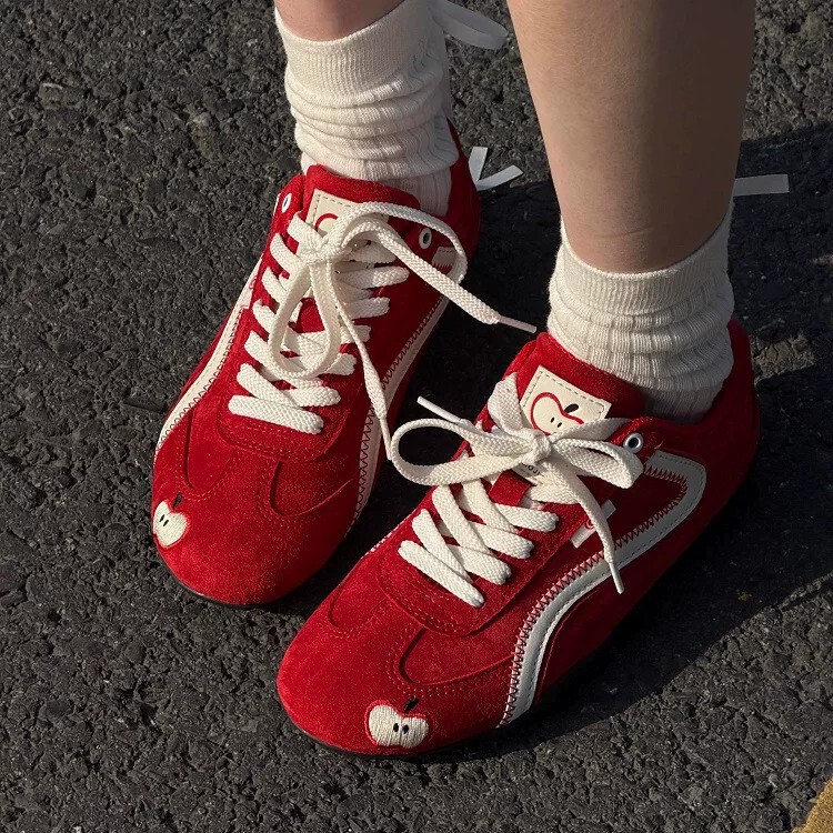 Red German training shoes for women, 2026 new autumn collection, versatile casual sneakers, retro racing shoes, soft-soled Forrest Gump-style shoes Red German training shoes for women, 2026 new autumn collection, versatile casual sneakers, retro racing shoes, soft-soled Forrest Gump-style shoes