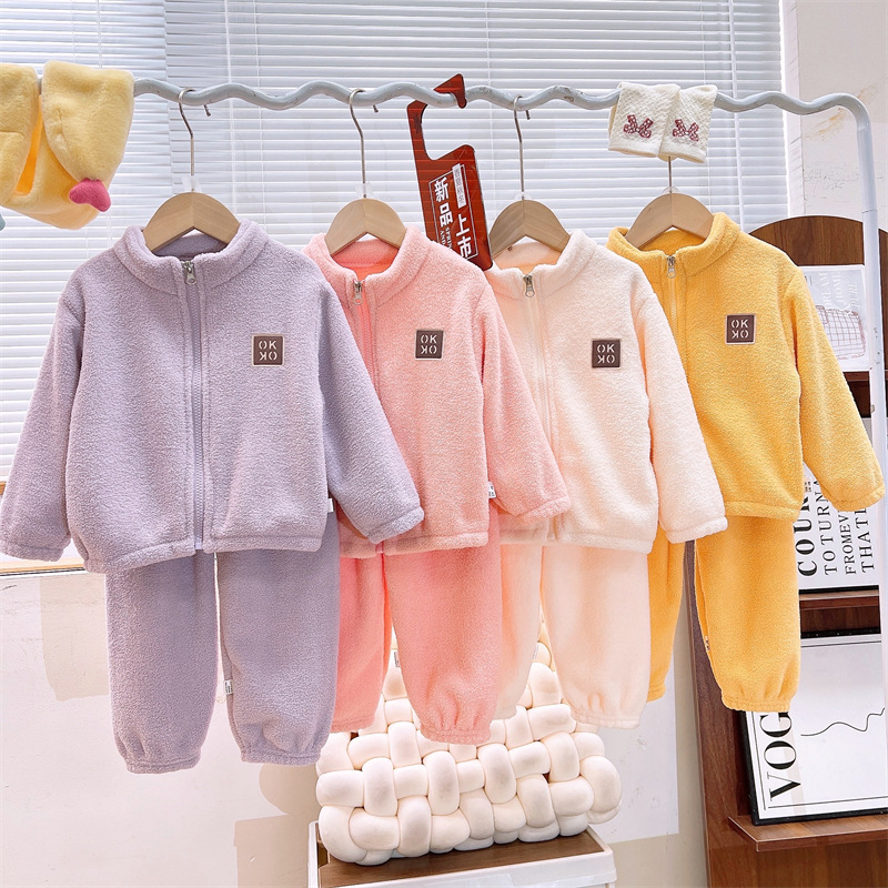 秋と冬の赤ちゃんの厚く暖かいスーツ男の子と女の子のためのパフベルベット甘いツーピースセット幼児と幼児のホーム服パジャマ|undefined