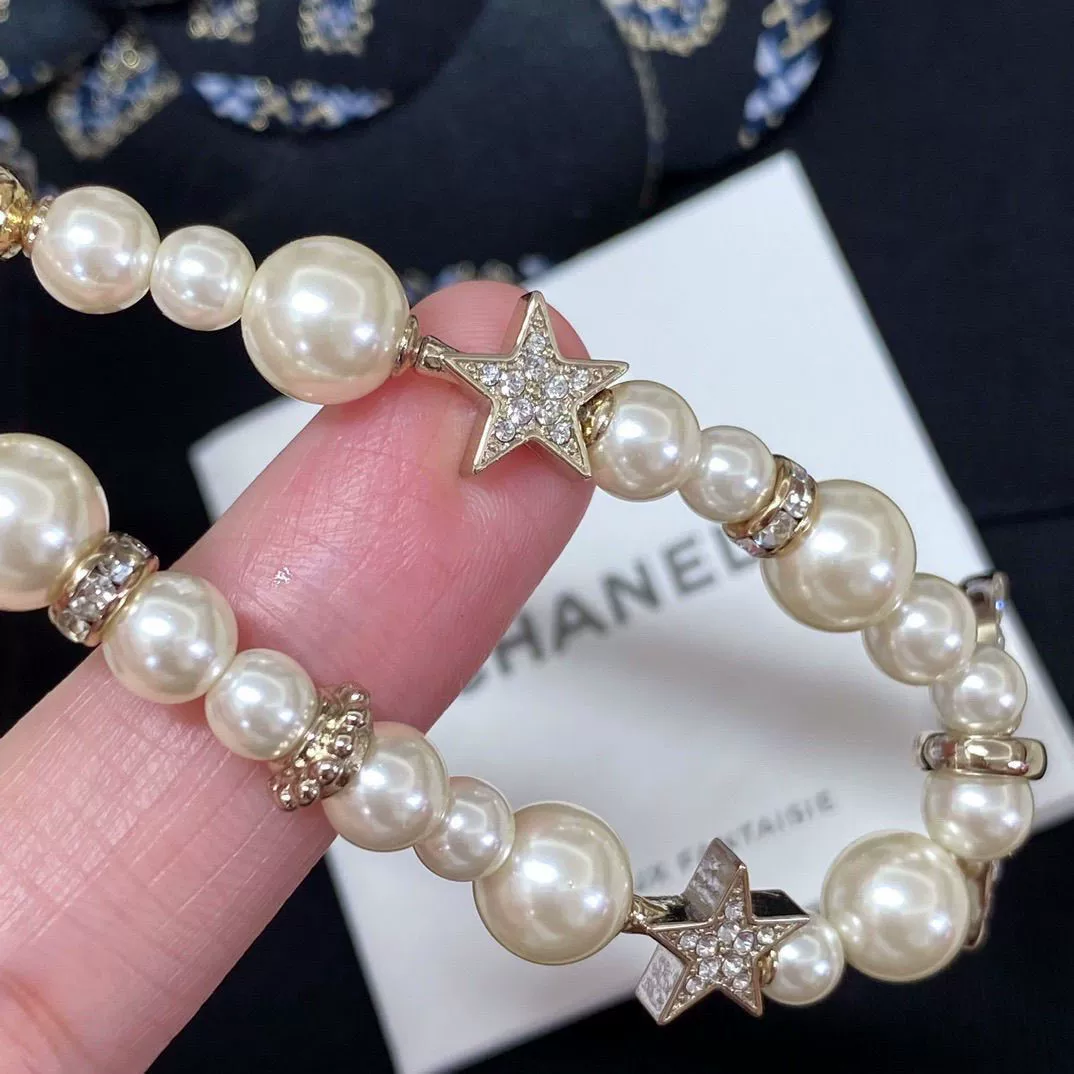 Кулон (версии штамп) в стиле Chanel с бусинами искусственного жемчуга, вставки в форме пятиконечная звезда, устойчивое к тускнению покрытие
