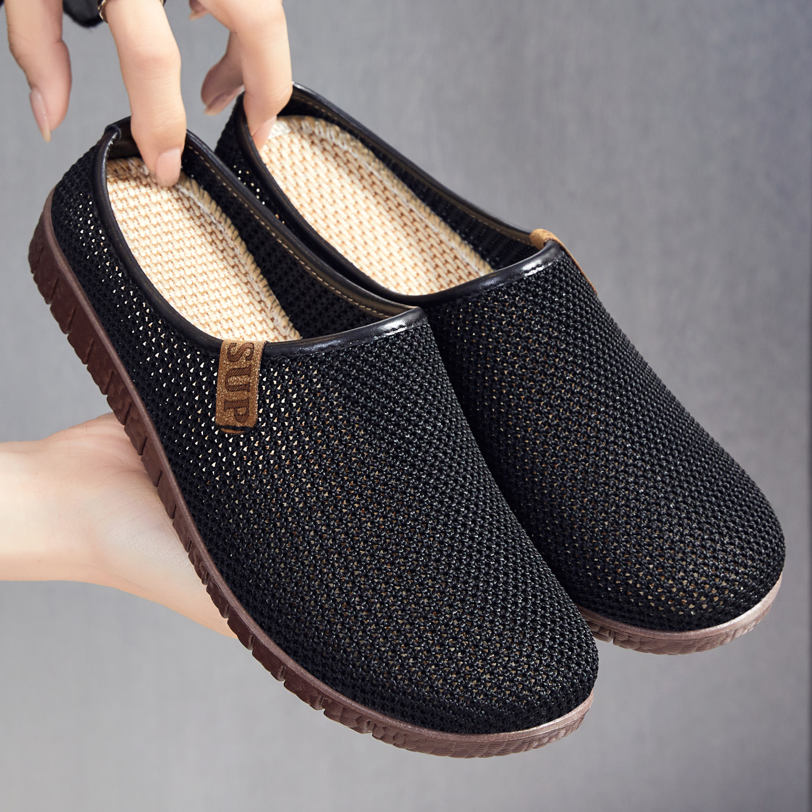Zapatos de mujer, nuevo estilo de verano, sandalias transpirables de malla con punta cerrada, zapatos casuales cómodos de suela blanda para uso en exteriores, venta al por mayor.