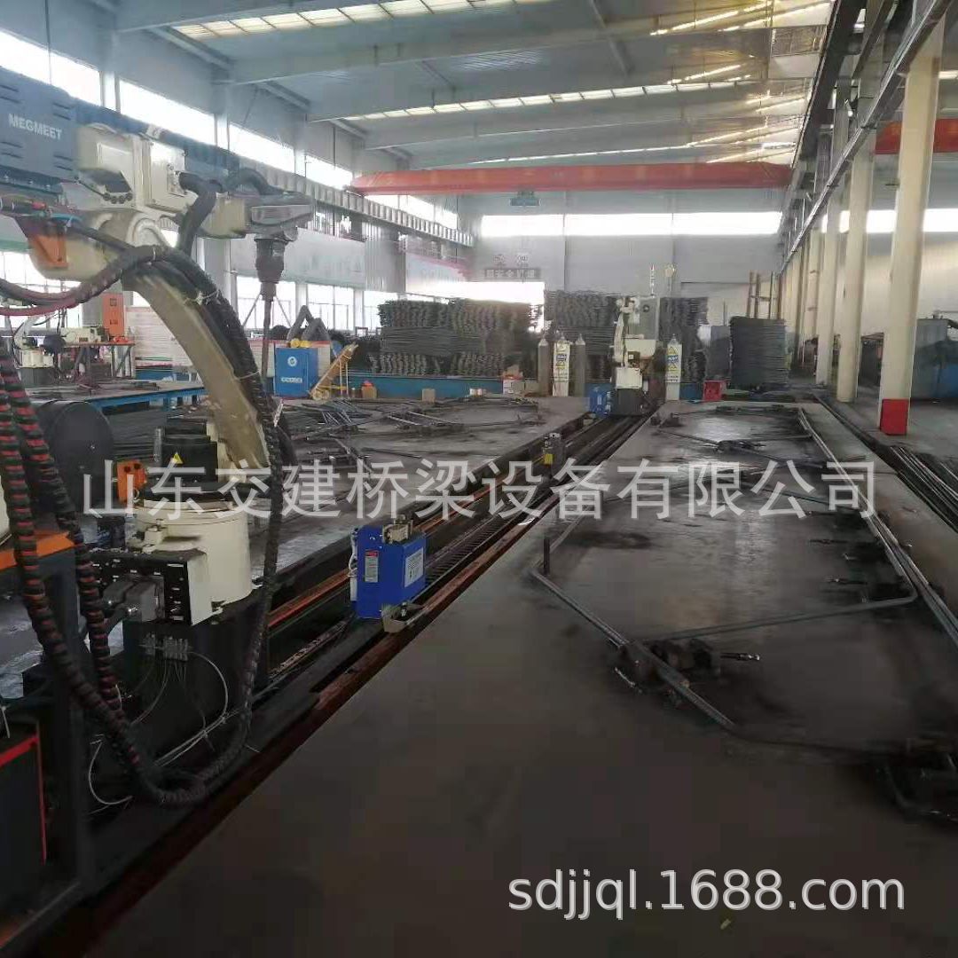 自动焊接机器人厂家 工业焊接机器人山东盖梁骨架焊接机器人