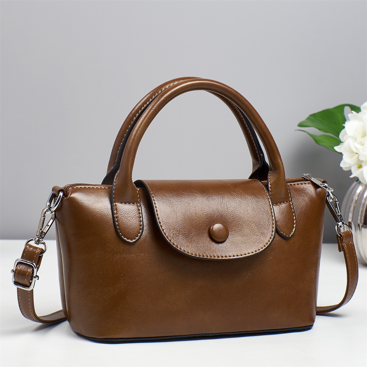 Bolsos para mujer 2025 nuevo bolso de cuero para mujer, bolso de mensajero de todo fósforo de moda de alta gama, bolso de hombro portátil de cercanías de nicho