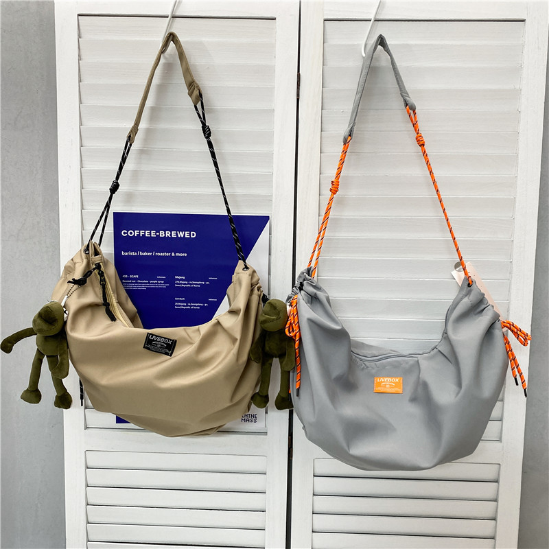 潮牌工装大容量饺子包女斜挎包男健身背包学生上课单肩包日系挎包