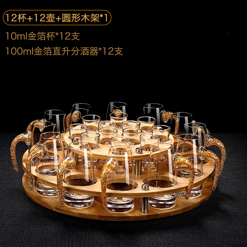 Lujoso chapa de oro taza de vino blanco dispensador de vino conjunto de tazas de vino domésticas pequeñas una taza de vino de estilo chino con soporte de taza de escala