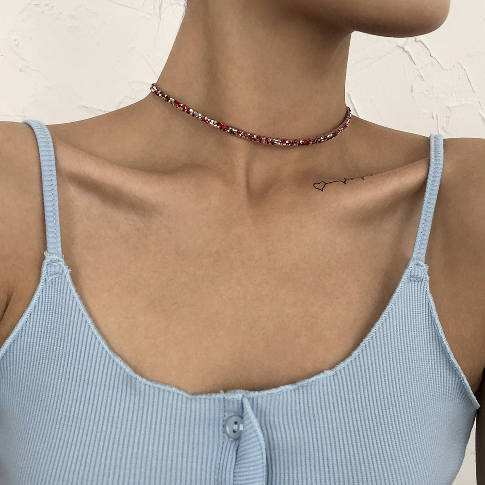 simple singlelayer diamond geometric necklacepicture2