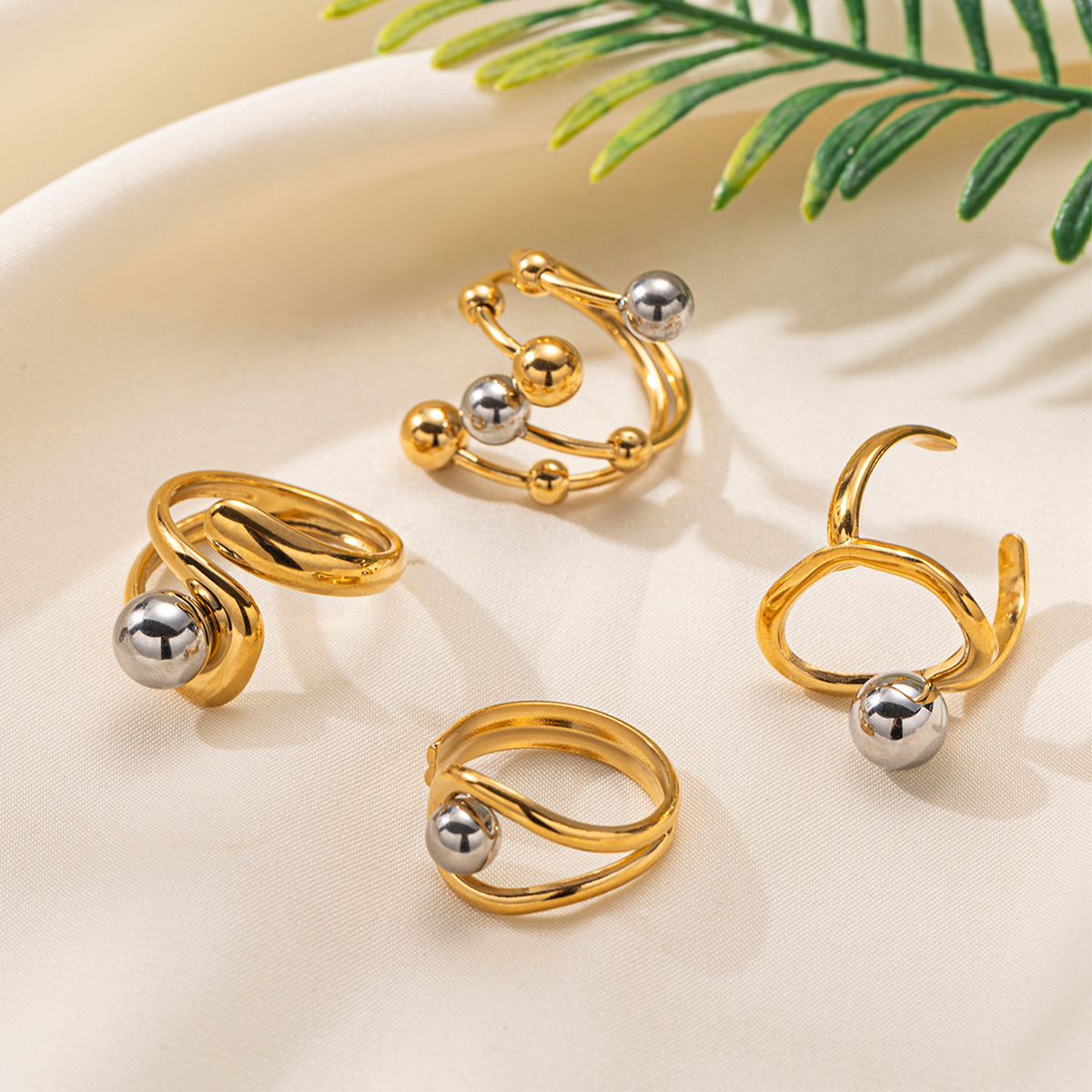 Anillo de acero inoxidable europeo y americano de Tena, sentido de nicho de alta gama, anillo abierto de dos colores de oro y plata simple, joyería de mano transfronteriza para mujer