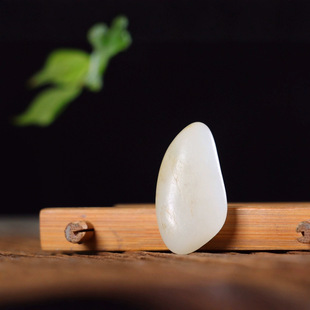 Jin Yutang Boutique Xinjiang Hotan Jade White Jade Seed Material Raw Stone Pores Clear Texture Oily Fine Shape Beautiful