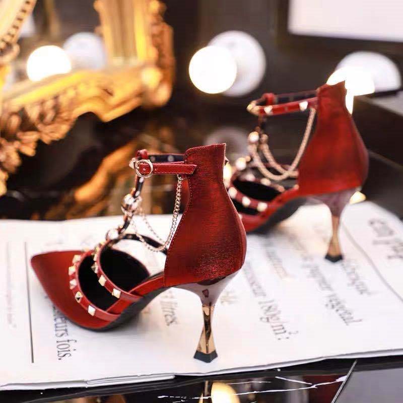 Elegant dress sandals for women, fairy style, 2025 summer new model, red high heels with thin heels and single strap buckle, sexy