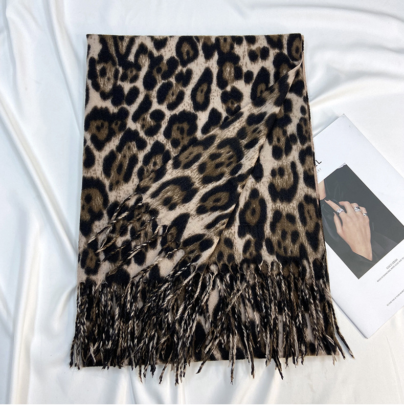 Women's Casual Leopard Imitation Cashmere Scarf display picture 3