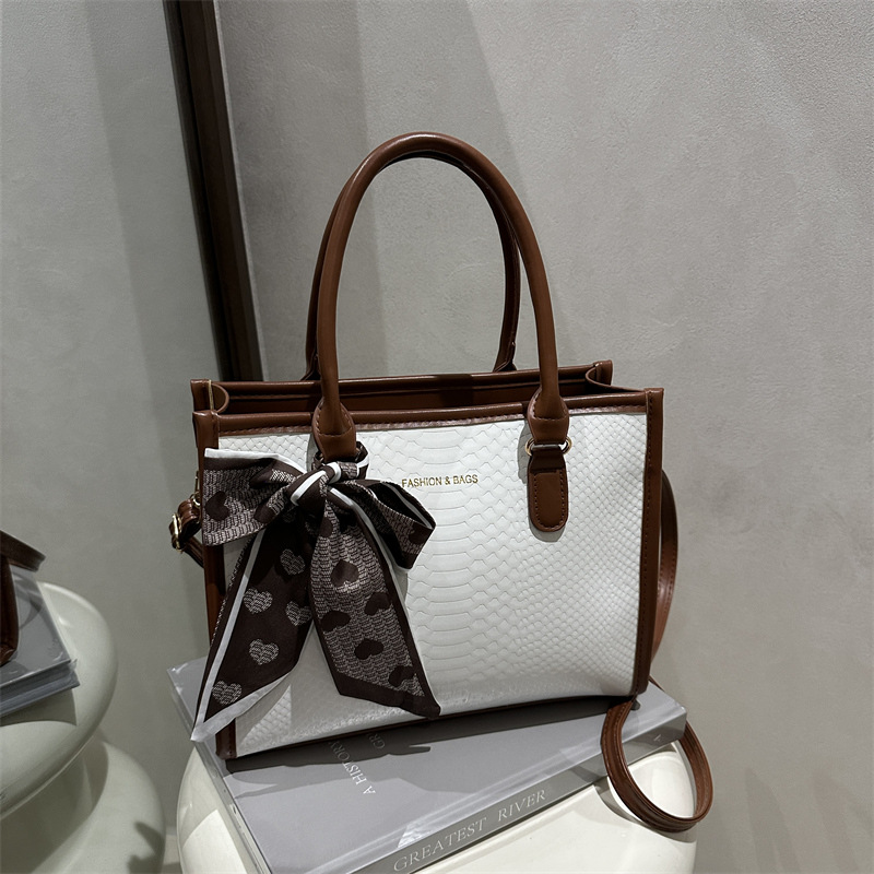 2025 moda nuevo bolso portátil portátil de gran capacidad viajero simple patrón de piel de serpiente bufanda decorativa bolso de mensajero de un solo hombro