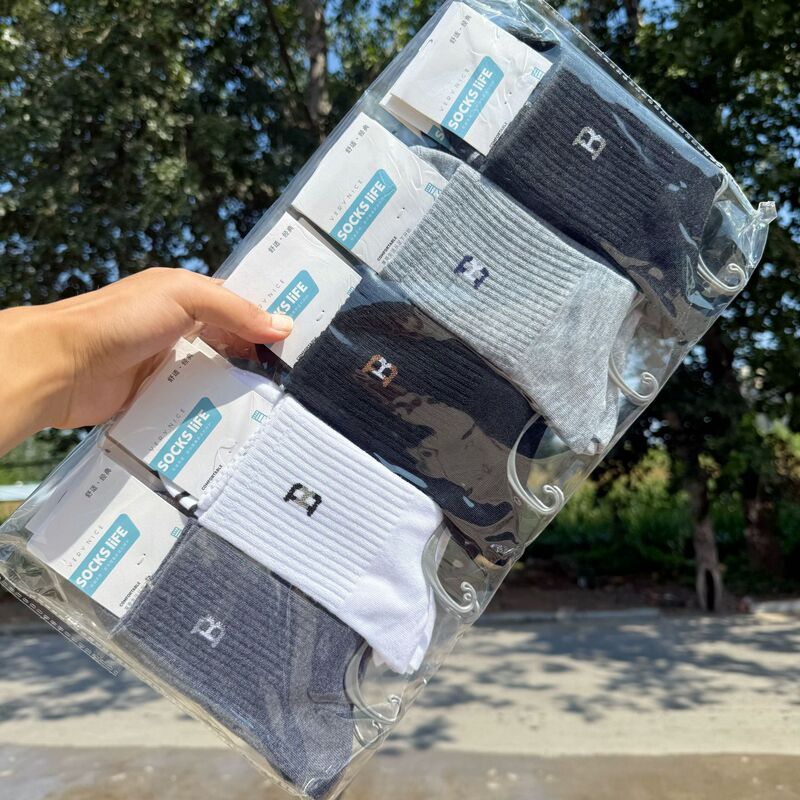 Autumn and winter thickened sports socks for men, new style cotton mid-calf socks, student socks, sports socks in Japanese and Korean style, letter socks Autumn and winter thickened sports socks for men, new style cotton mid-calf socks, student socks, sports socks in Japanese and Korean style, letter socks