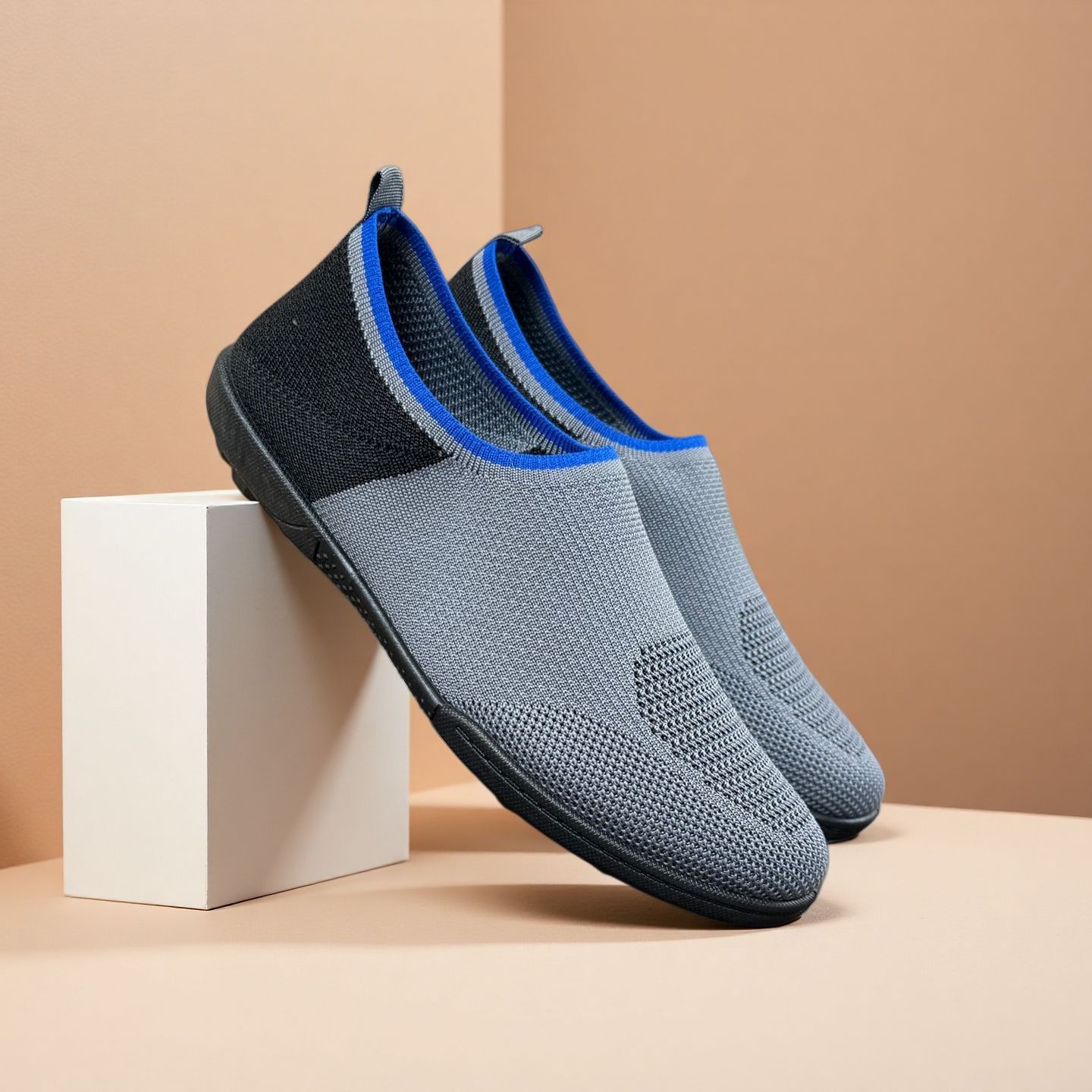 2026 nuevos zapatos casuales de un solo pie para hombres jóvenes cómodos calcetines ligeros de suela suave zapatos deportivos transpirables para interiores image 4