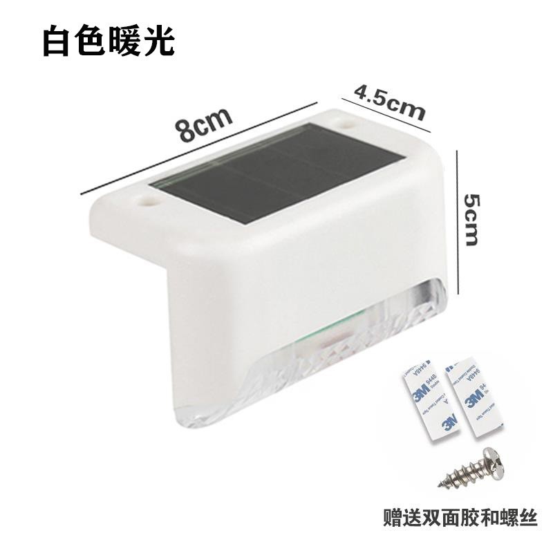 Carcasa blanca, luz cálida, cubierta transparente.