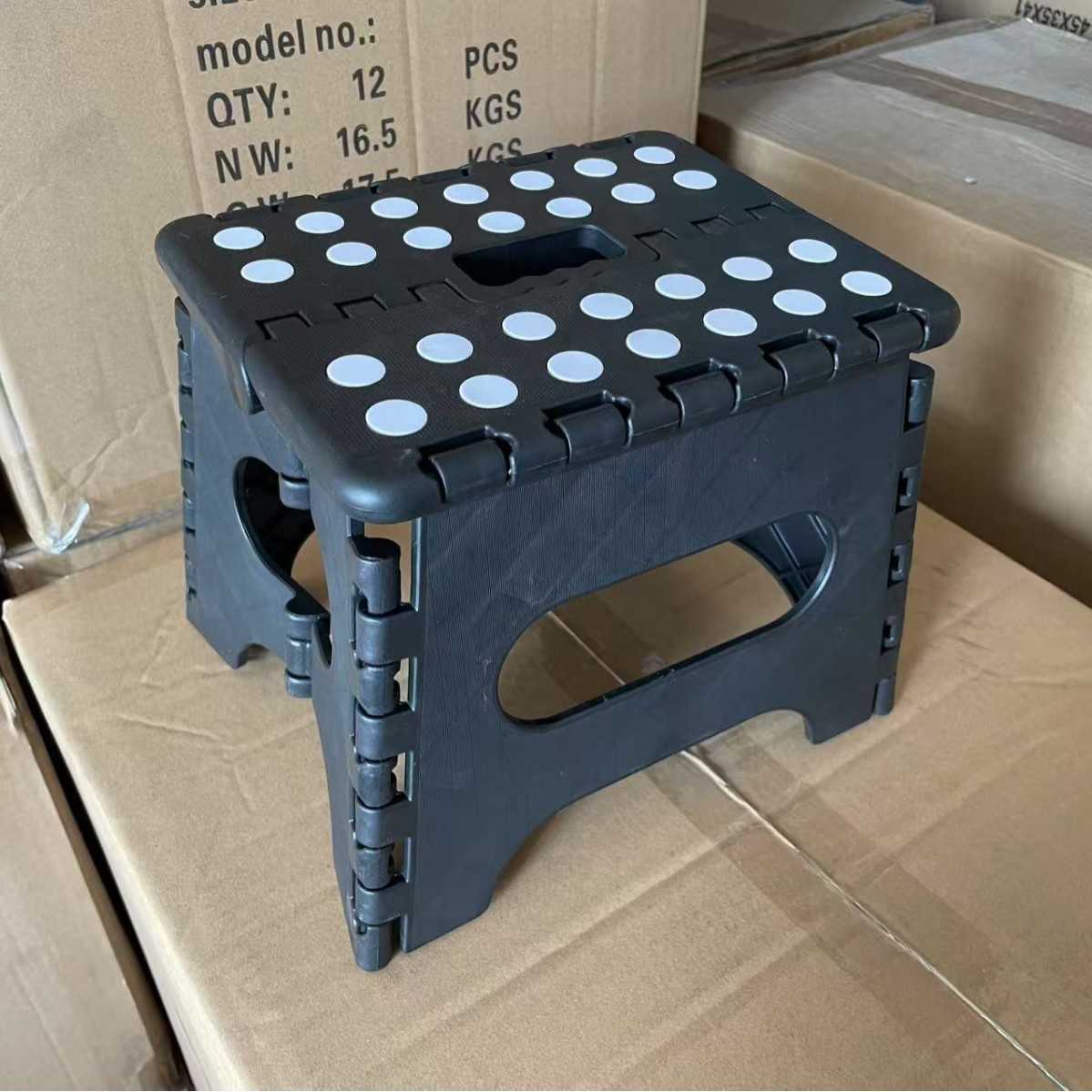 Exportación de taburetes plegables de plástico grueso para niños taburetes portátiles para interiores y exteriores taburetes portátiles antideslizantes