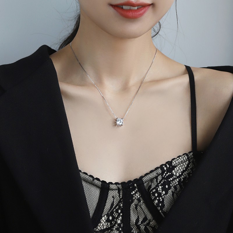 Collar de plata de ley s925 para mujer, colgante retro con cabeza de toro moissanita de alta gama, superventas transfronteriza GRA, joyería ins al por mayor