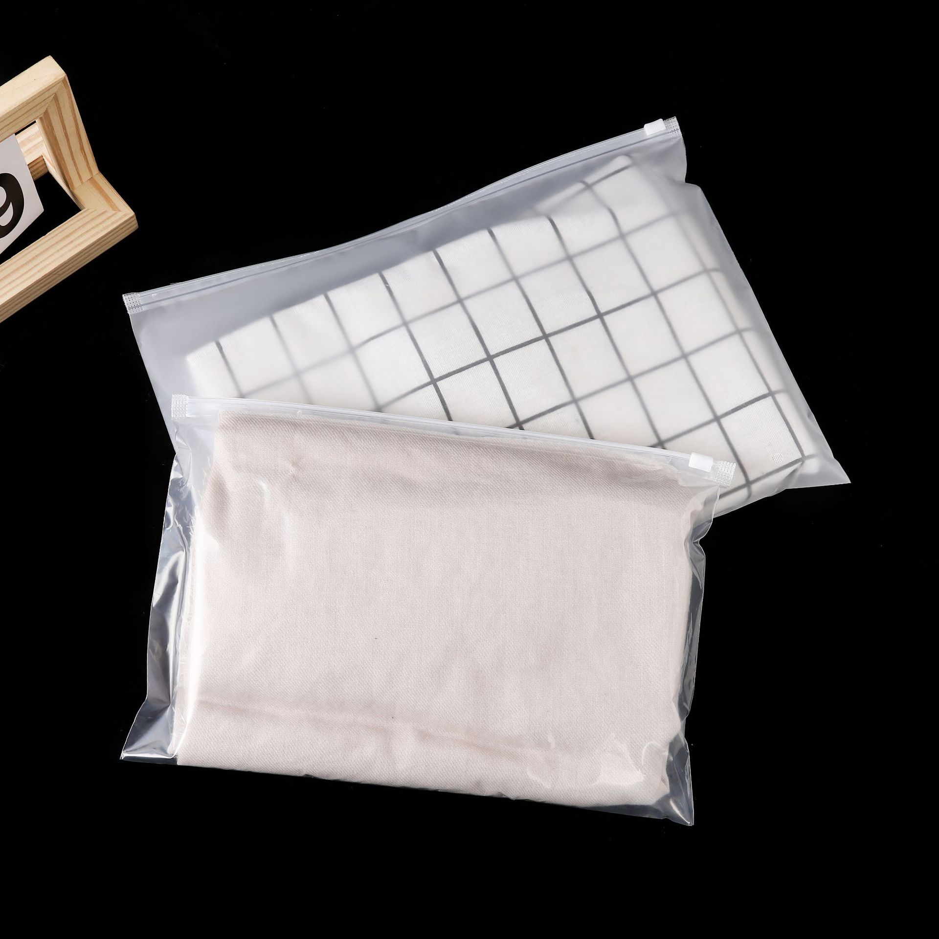 Bolsa de cremallera transparente esmerizada, calcetines, toallas, bolsas de ropa, ropa interior, bolsas de auto-sellado personalizadas