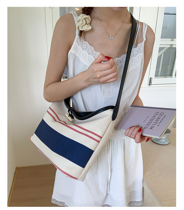 Korean version large-capacity women's 2025 new style fashionable canvas striped single-shoulder underarm bag casual commuting tote bag undefined