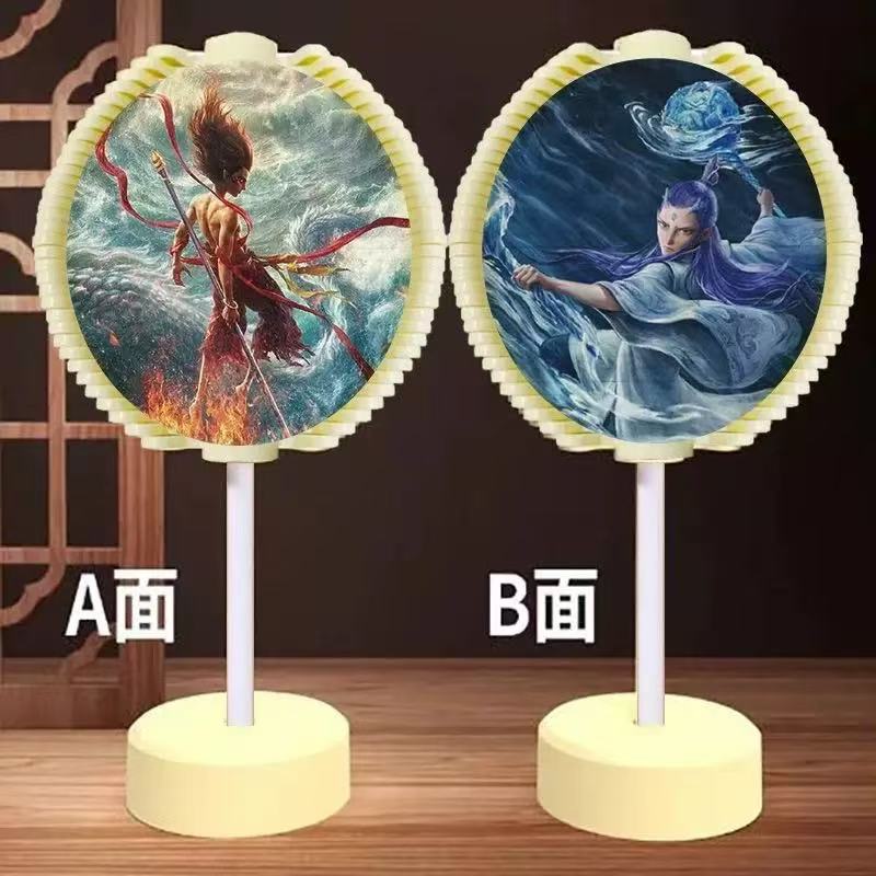 回転京劇の顔の譜の震える音の同じタイプの手はスパイラルの木のロリポップのABSの材質を揺らします。