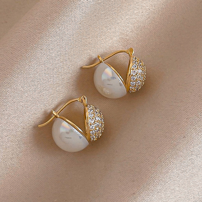 Fashion Geometric Copper Inlay Pearl Zircon Ear Studs 1 Pair
