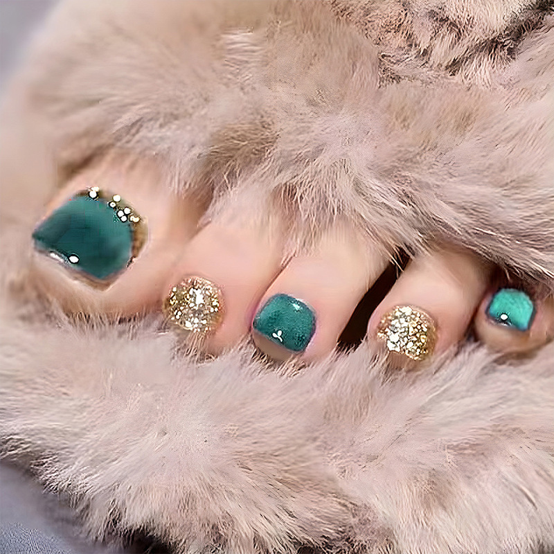 Brilliant Gold and Green Gorgeous Wearable Nails, Sparkling Diamond Nails, Elegant Manicure, Luxurious Atmosphere, Fashionable Nail Patches