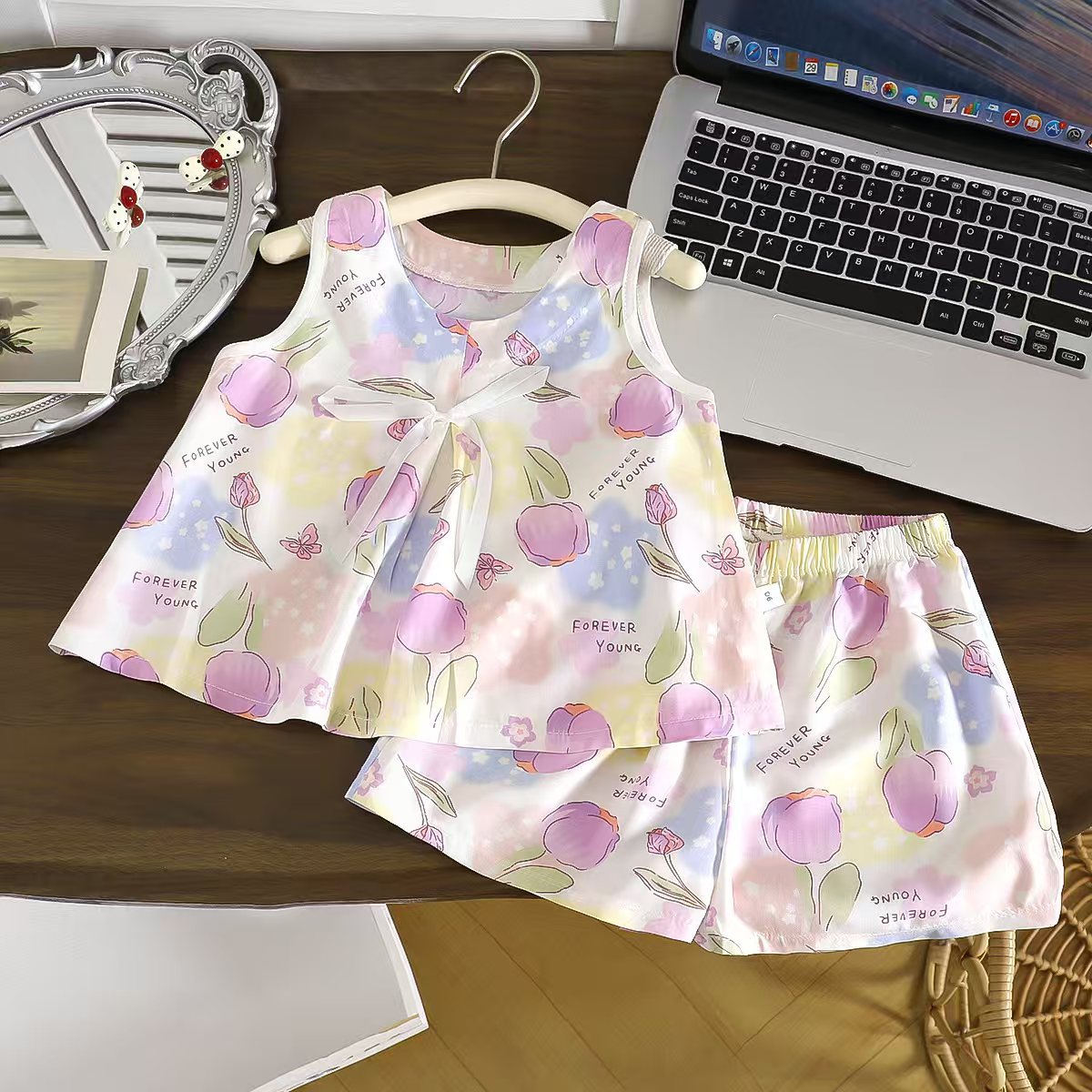Nuevo chaleco de seda de niñas set de hogar verano cómodo chaleco de arco de cinta fresco pantalones cortos delgados sin