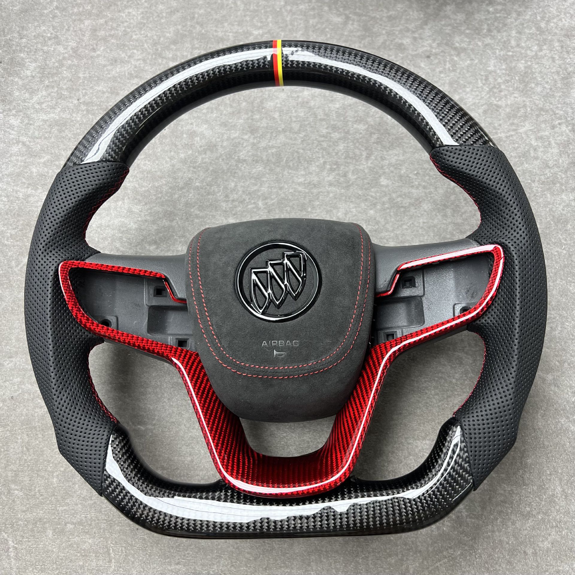 Factory Customized Carbon Fiber Car Steering Wheel Modification Suitable for Buick Chevrolet/Lacrosse/Lacrosse/Glacier